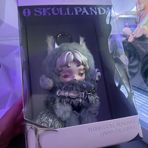 POP MART SKULLPANDA XG Plush Doll
Pendant(JAPAN EXCLUSIVE)